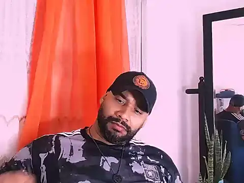 musclehetero live cam on StripChat