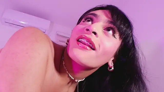 Malaia_thompson_ live cam on StripChat