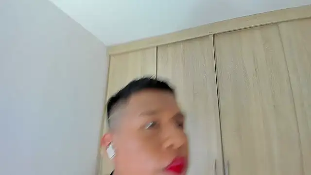 Austin_Bitch live cam on StripChat