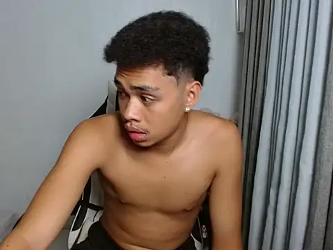 curlyasian_njxx webcam