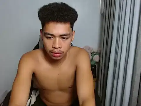 curlyasian_njxx live cam on StripChat