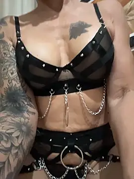 AdrienneLopes webcam