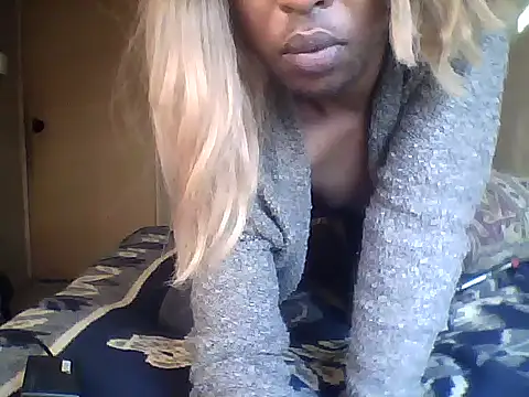 Blackhornybitc live cam on StripChat