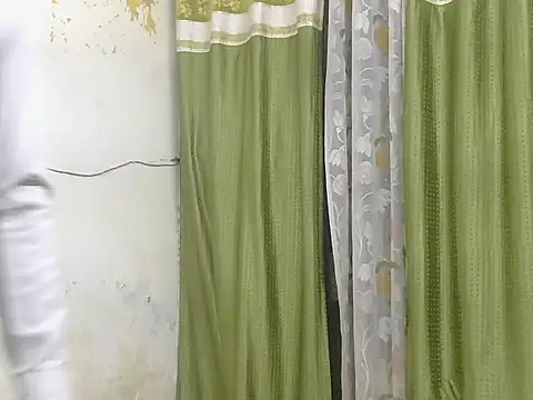 Stubborndesiboy live cam on StripChat