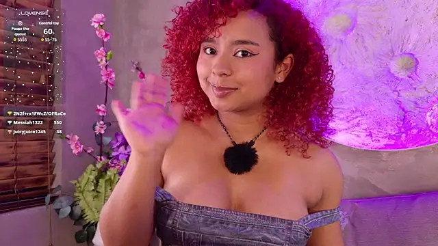 lara_curly
