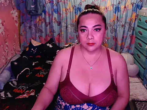 TsMiia_Curve live cam on StripChat