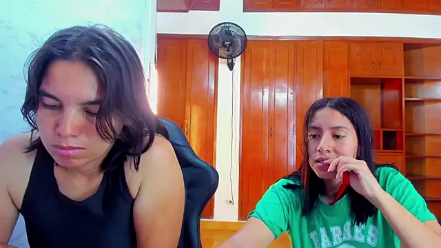 Soffy_and_Emily webcam