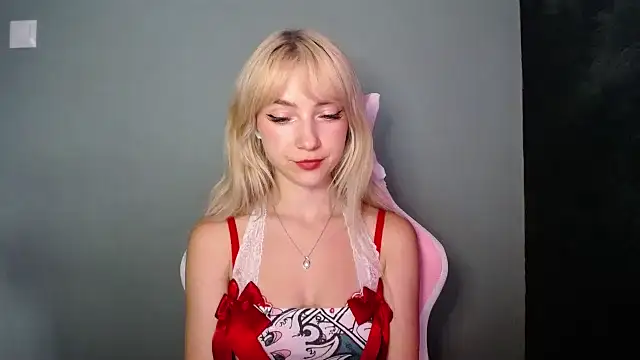 LuciaYoung webcam
