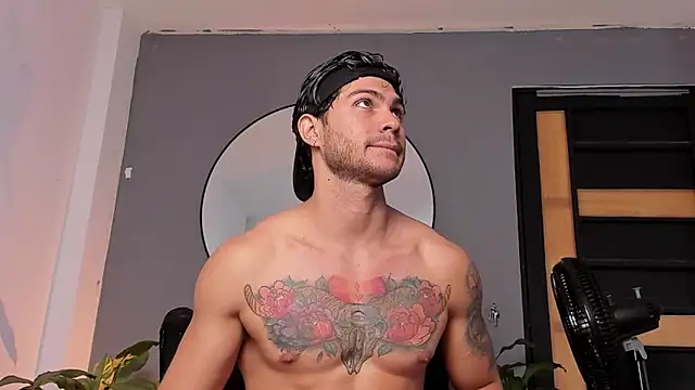 Camilohotxx_ live cam on StripChat