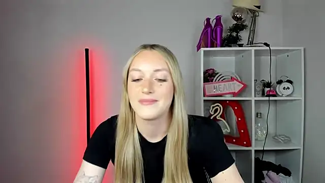 EvelynBlond webcam