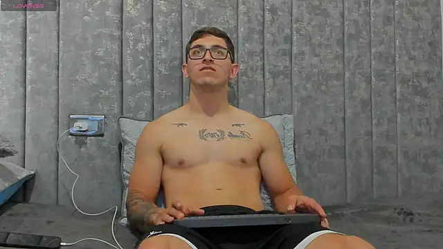 Calvin_Hunter live cam on StripChat