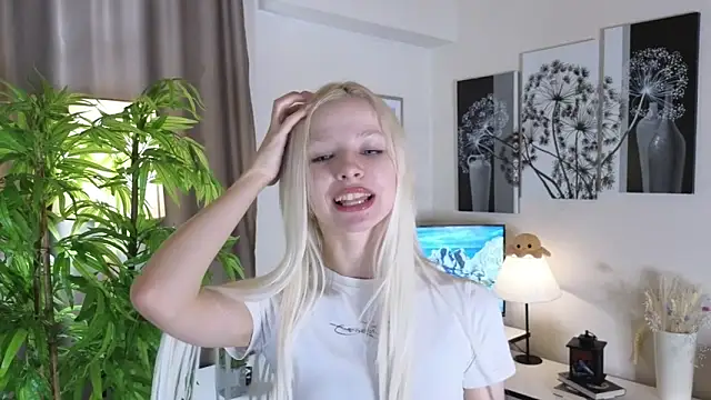 Naomi_Demio webcam