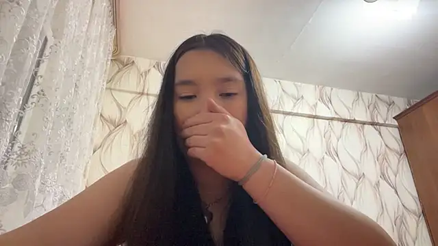 Aliceqteqte live cam on StripChat