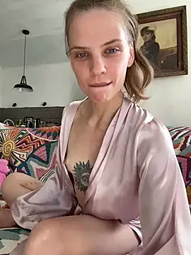 LeyaJohnson webcam