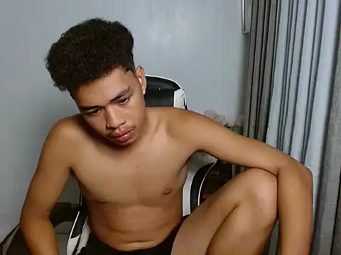 curlyasian_njxx webcam