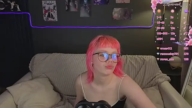 Waifu_Ketrin live cam on StripChat