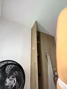 leilani_X webcam