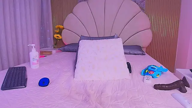 aisha_sh webcam