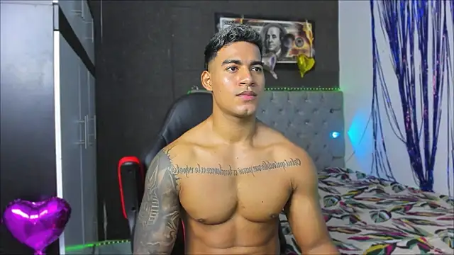 luigi_hot_ live cam on StripChat
