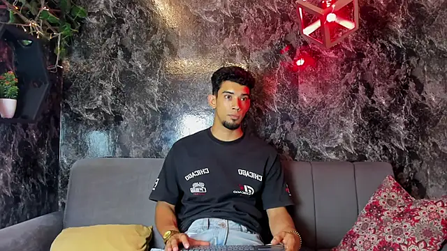 prince_arthur77 live cam on StripChat