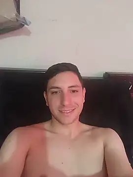 MacroP24 live cam on StripChat