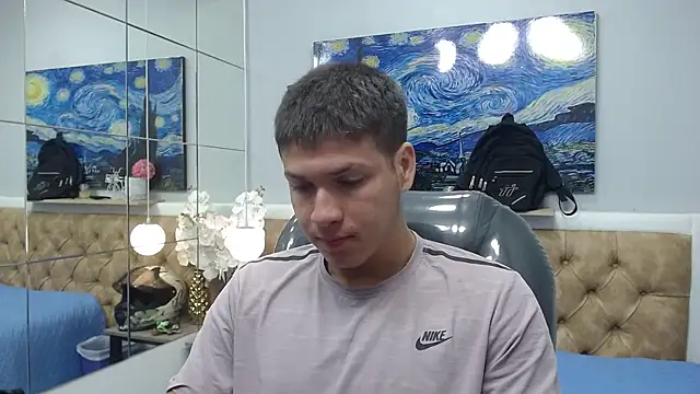 AlessandroFranco live cam on StripChat