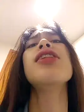 Lavaneaah live cam on StripChat
