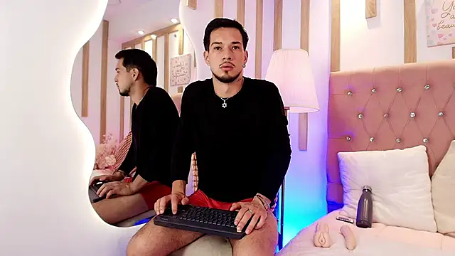 Leonard_Foxx live cam on StripChat