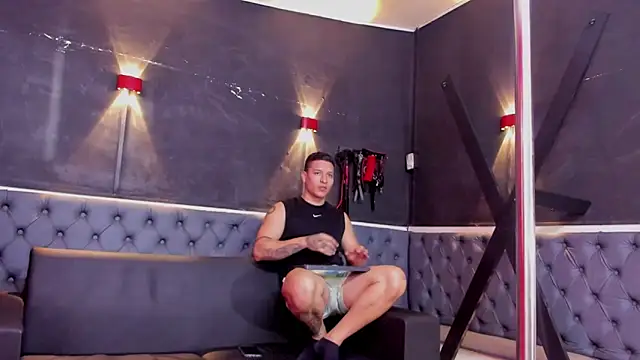 lucassimone_ live cam on StripChat