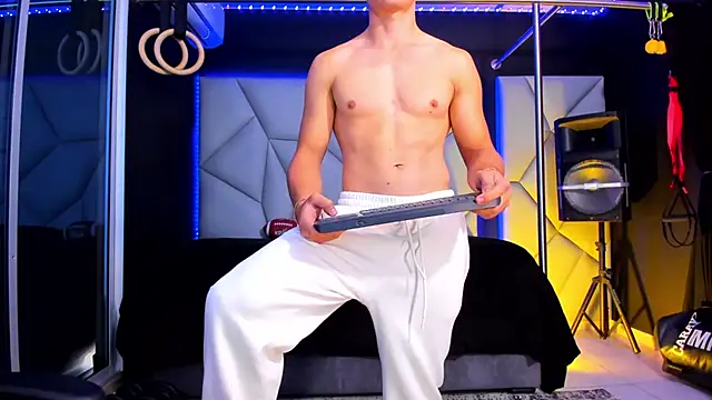 Aydenmiller96 live cam on StripChat