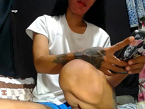 AwesomeMistress_Bigcock live cam on StripChat