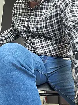 Hairy_Dad86 live cam on StripChat