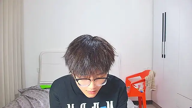 KK-cuteboy live cam on StripChat