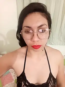 Mia_essence live cam on StripChat