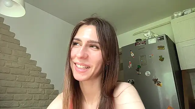 ZaraGuyette live cam on StripChat