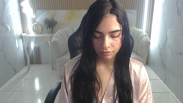 Emilly_s live cam on StripChat