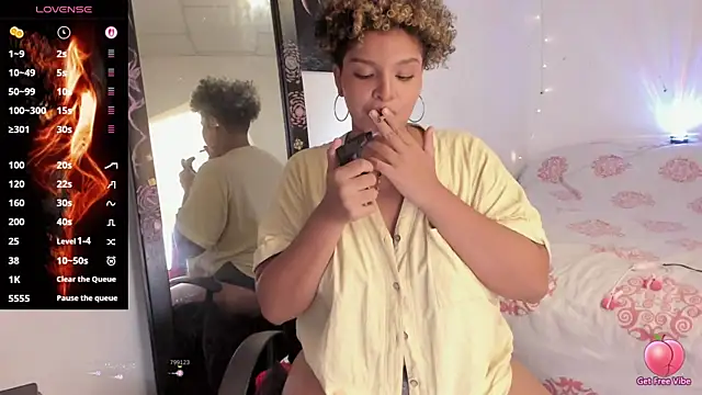 chloe_kisses webcam
