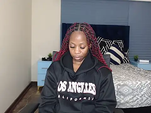 QUEENMANDYY webcam