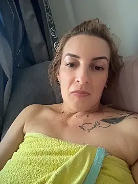 Hot-Milf4U webcam