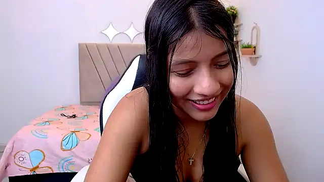 zara_cute live cam on StripChat