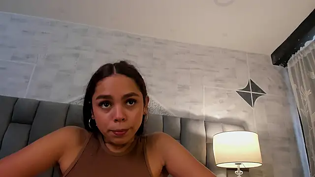 CarolineFyre live cam on StripChat