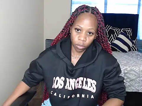 QUEENMANDYY webcam