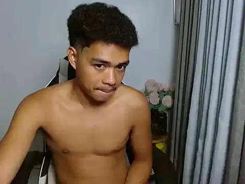 curlyasian_njxx