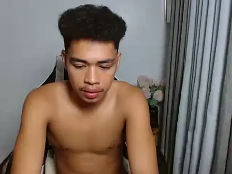 curlyasian_njxx webcam