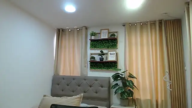 sasi_luna live cam on StripChat