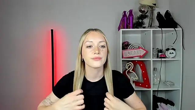 EvelynBlond webcam
