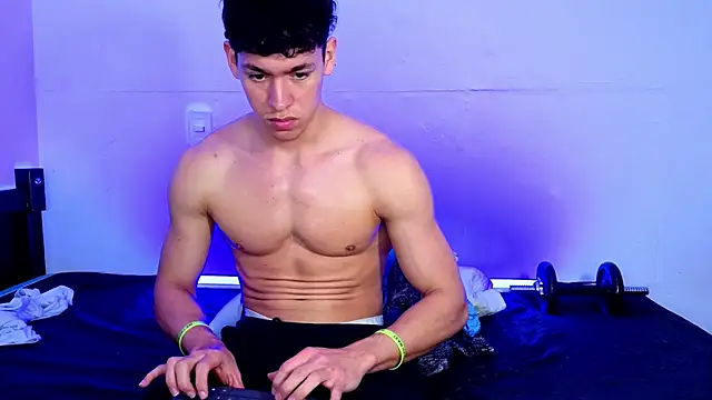 Luke_Muscle webcam