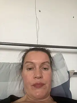 LoveNBloom webcam
