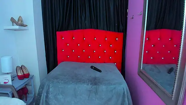 ScarletBigTitties webcam