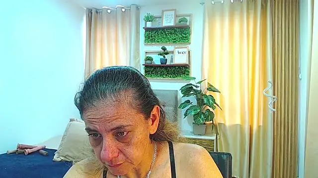 sasi_luna live cam on StripChat
